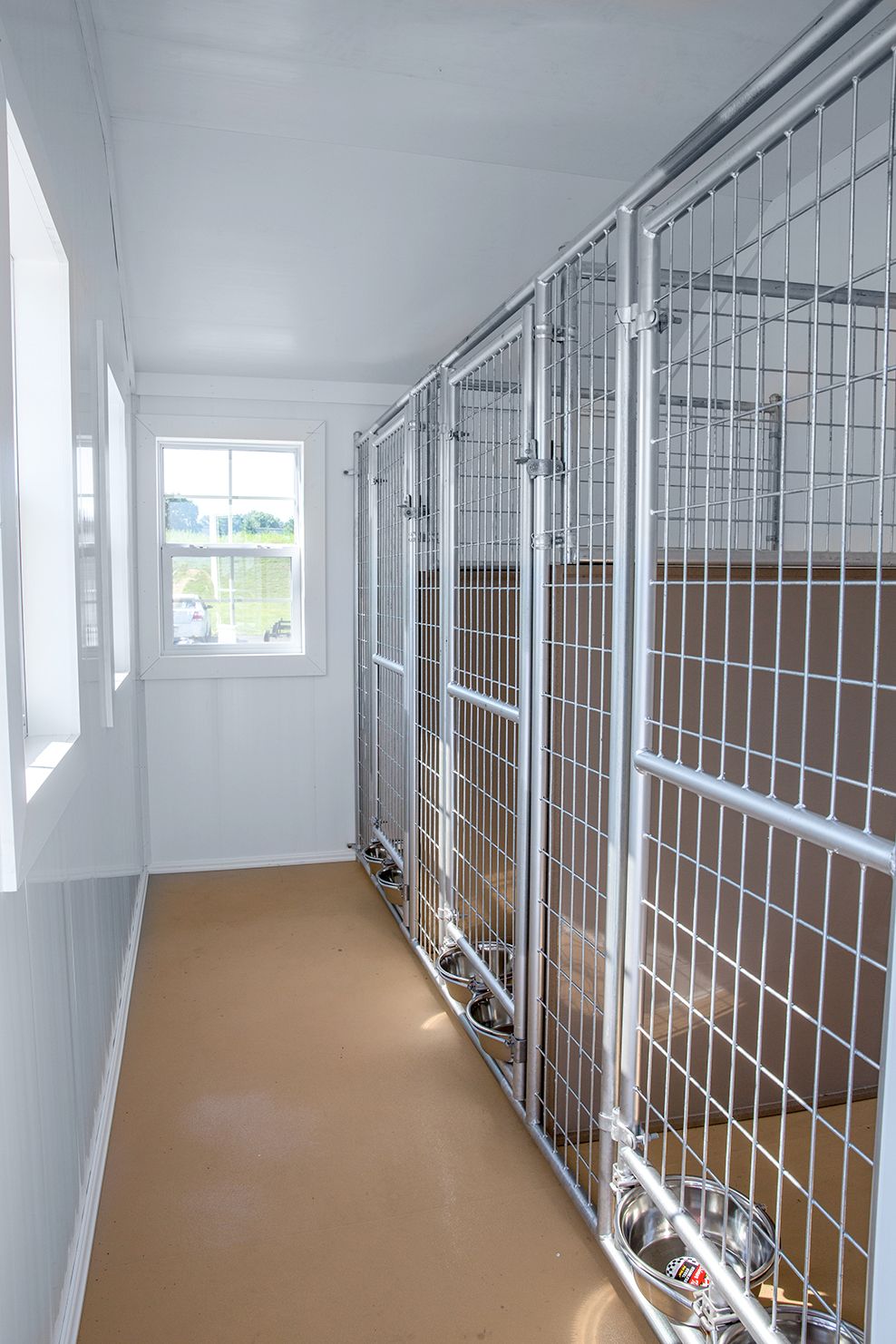 12x18 Traditional Triple Kennel Interior