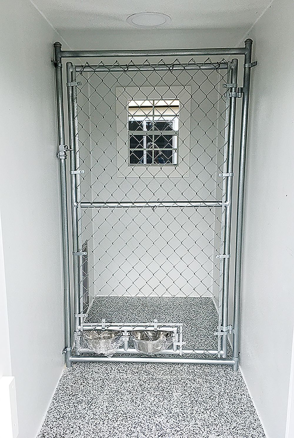 8x12 Kennel Interior
