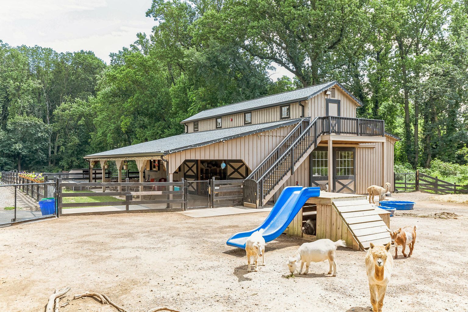 Monitor Horse Barn