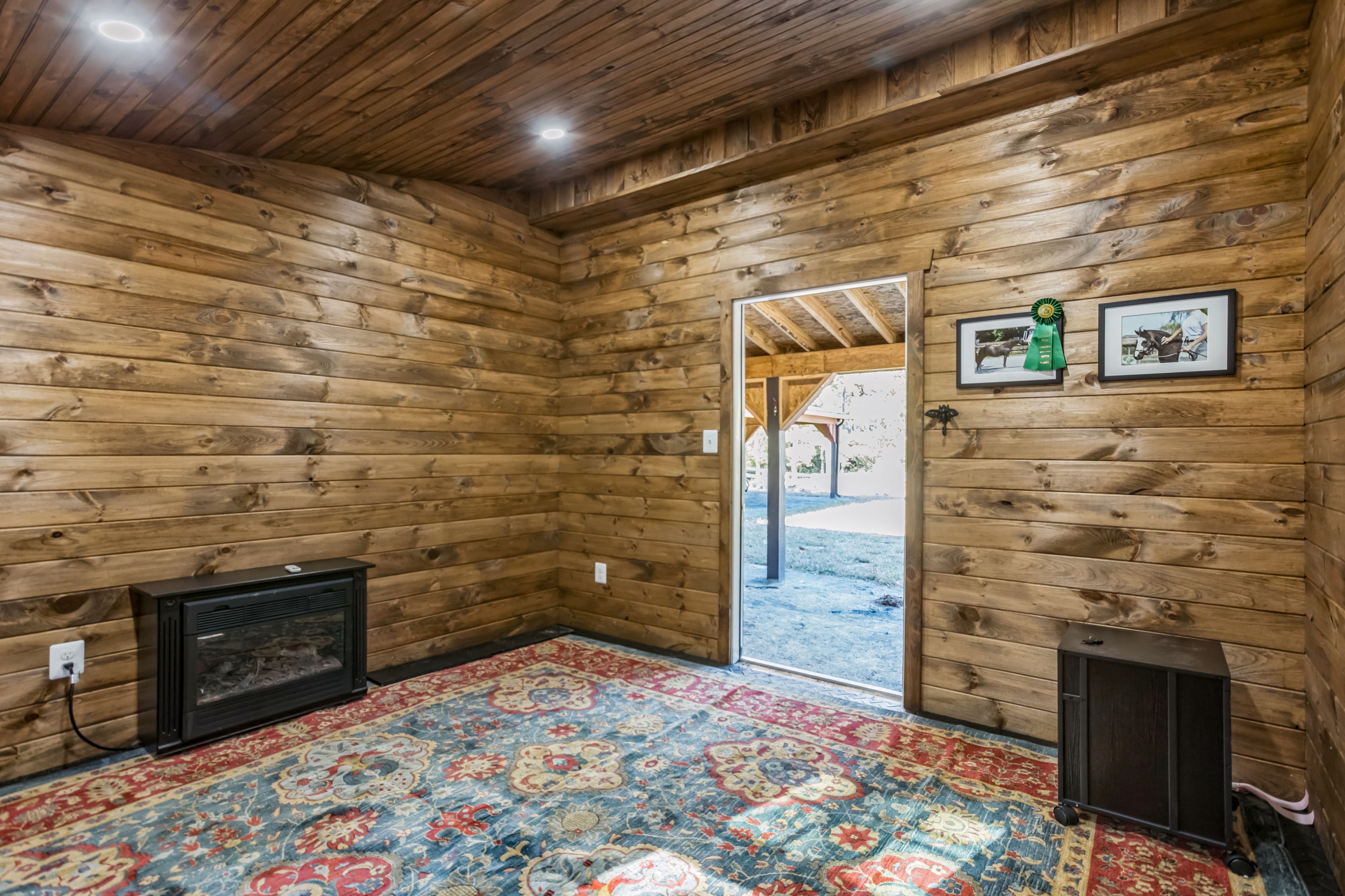 L Shaped Horse Barn Interior